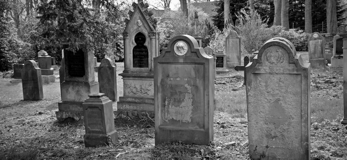 tombstone-g8c5d7e3f7_1920-thegem-blog-default
